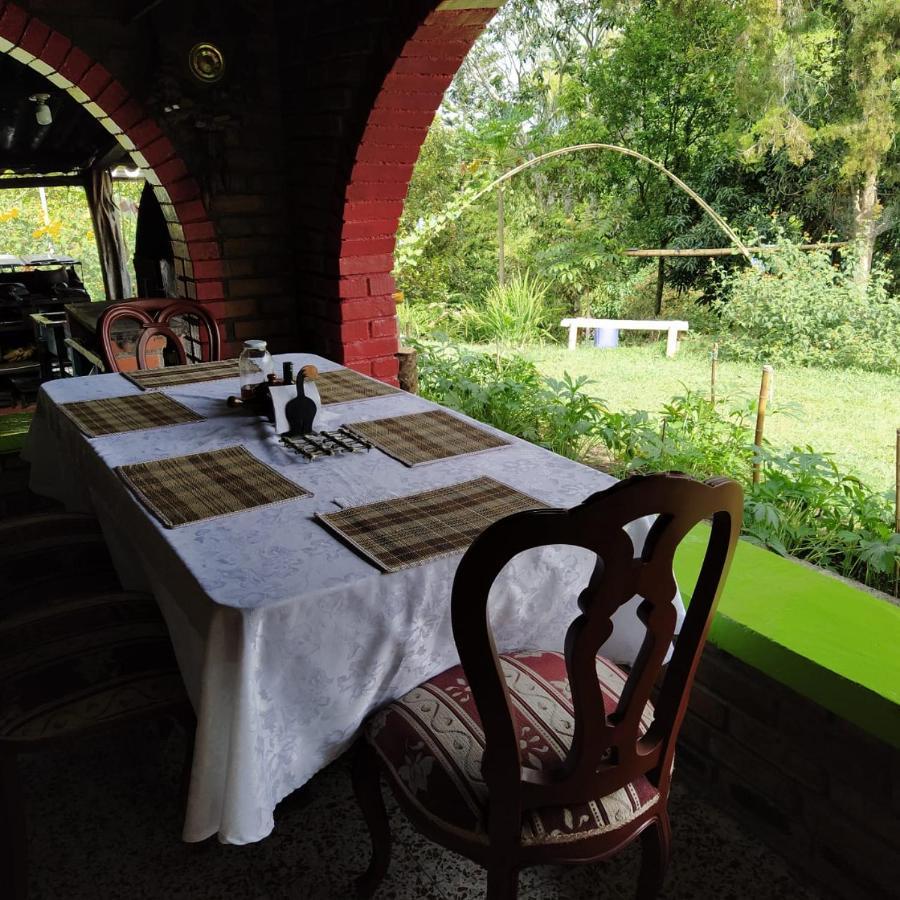 La Acuarela, Posada De La Monita Перейра Екстериор снимка